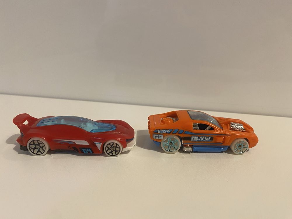 Resoraki auta hot wheels swiecace kola