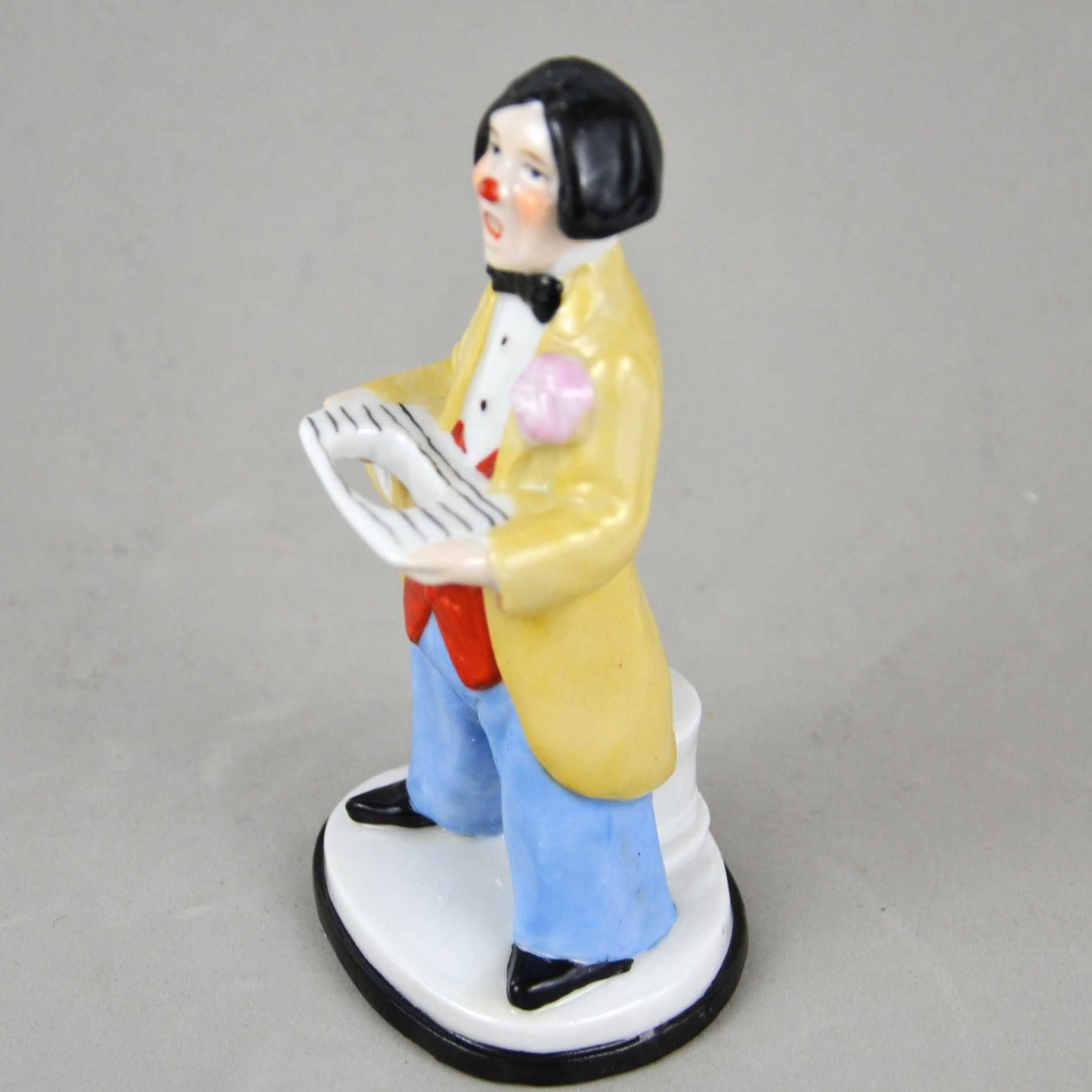 Klaun elegant śpiewa figurka cyrkowej do kolekcji wys.14cm