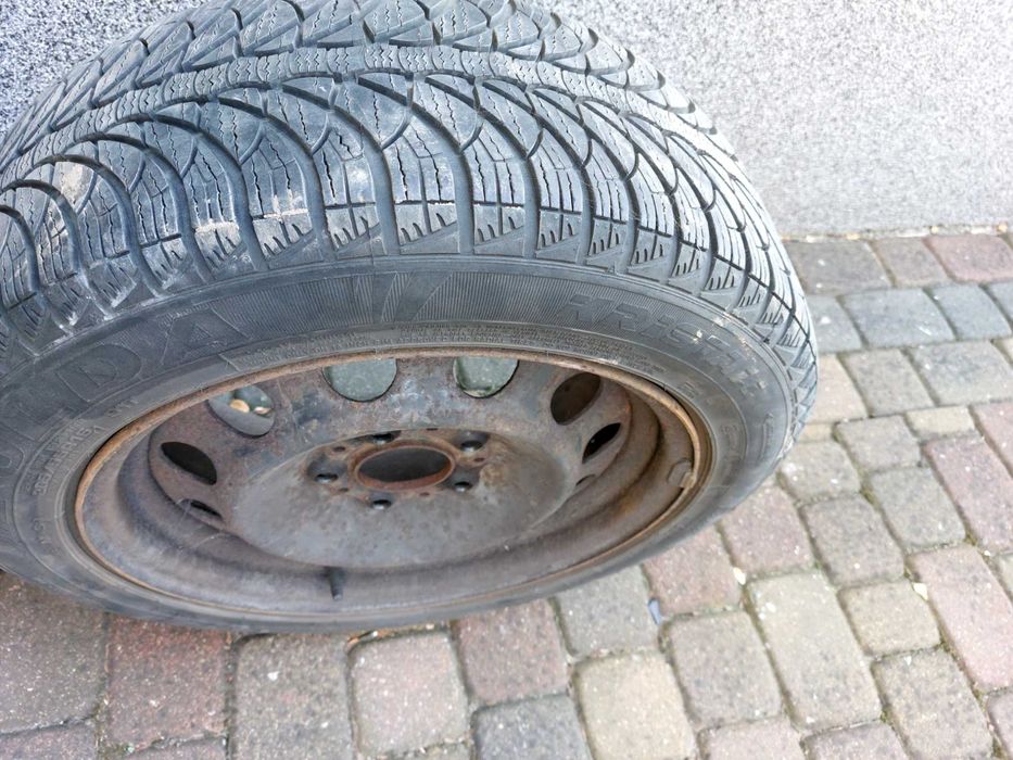 Sprzedam komplet kol zimowych do B MW