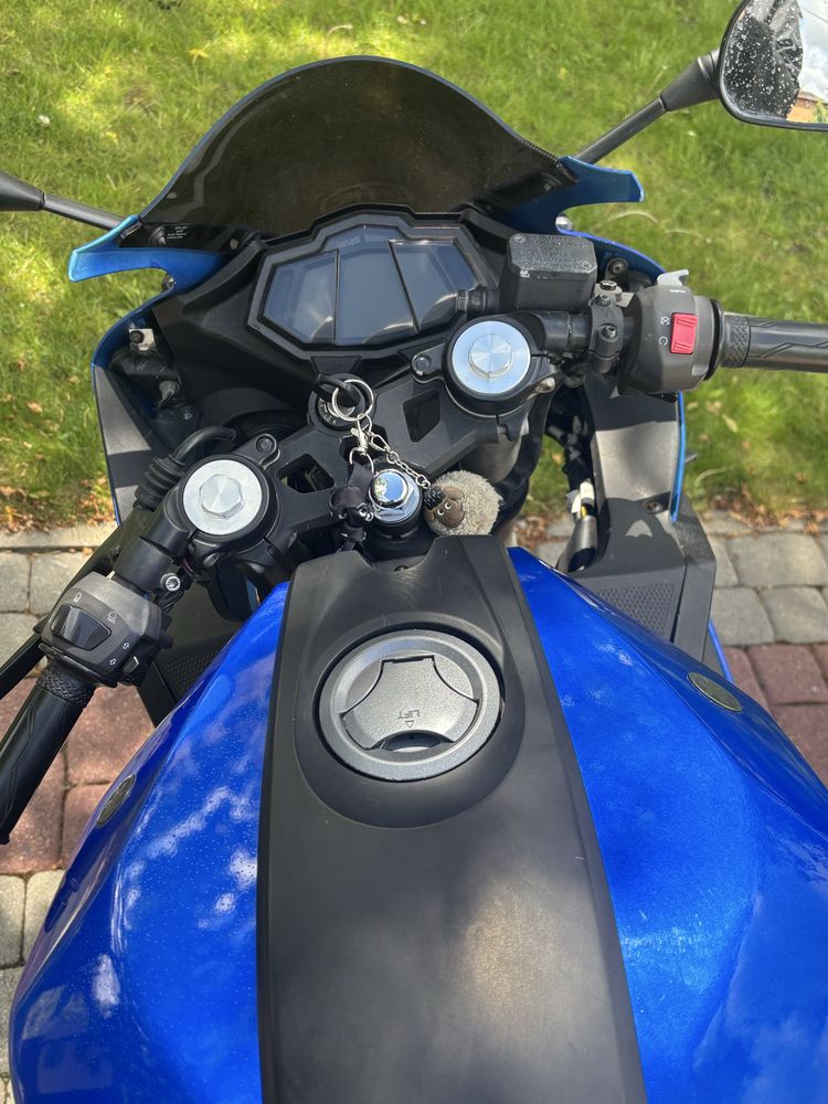 Yamaha YZF R125.