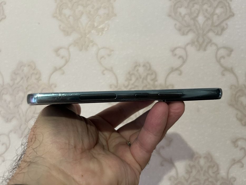 Samsung Galaxy S22 5G 8/128.  Snapdragon 8 Gen 1.