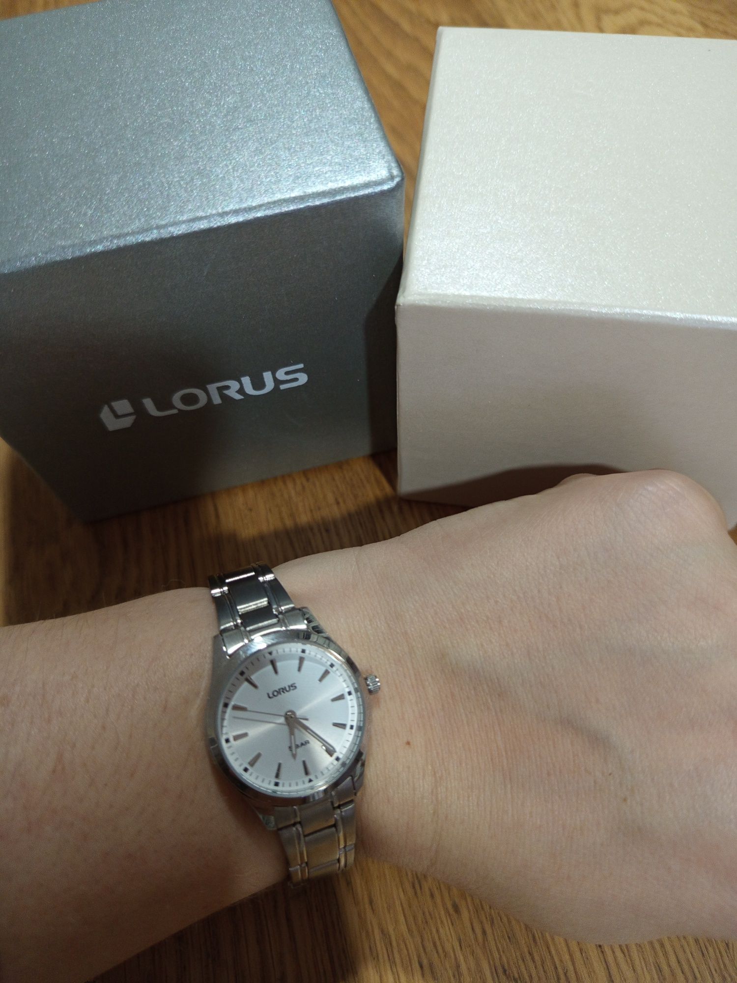 Relógio Lorus senhora novo com caixa e certificado. Preço negociável