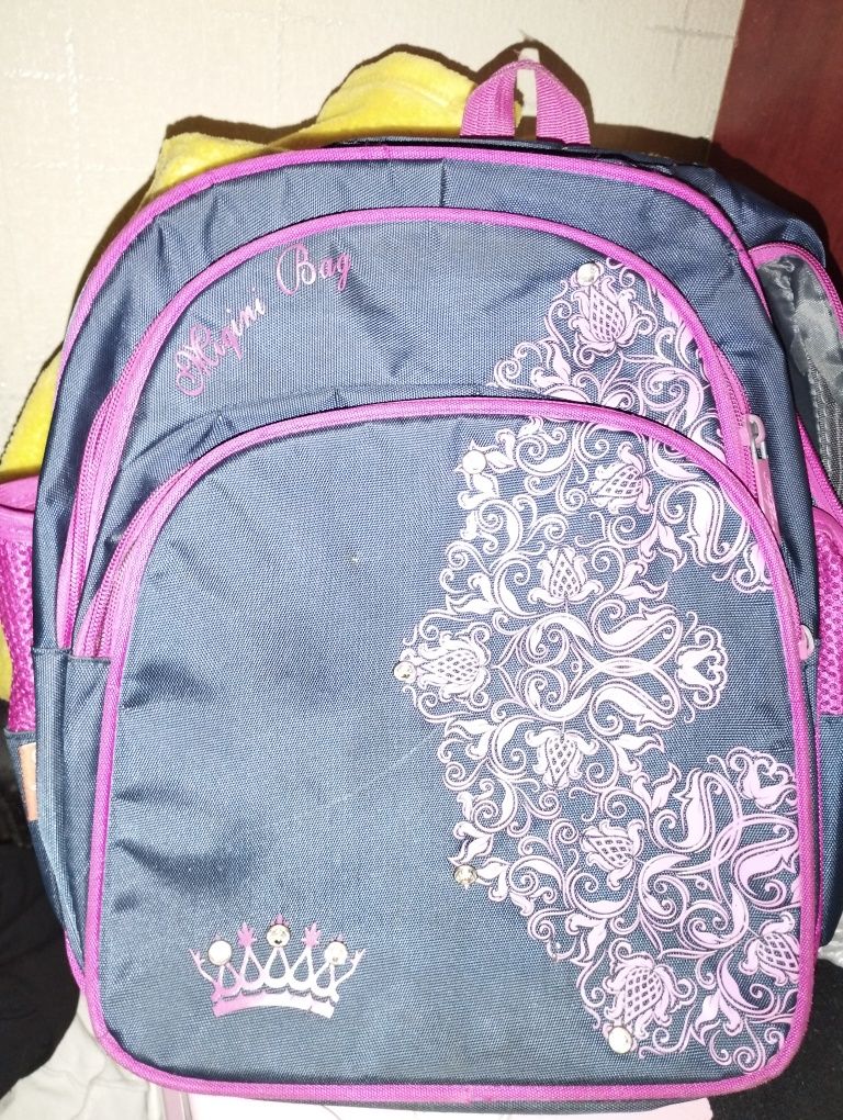 Рюкзак для дівчинки,стан ідеальний!