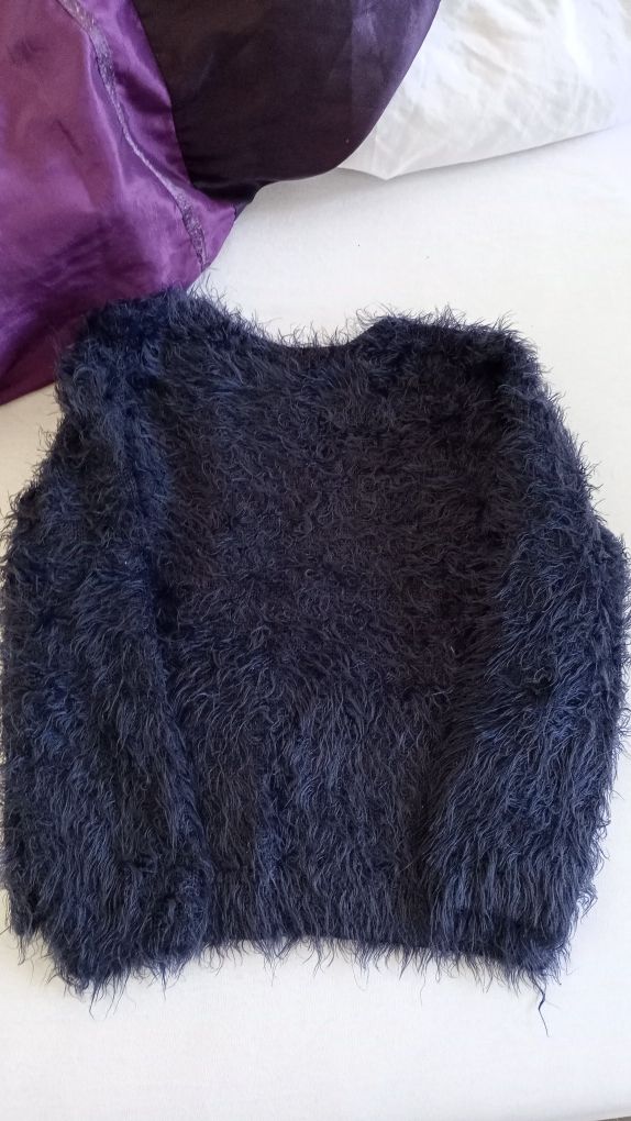 Granatowy włochaty sweter H&M be a hero 110/116