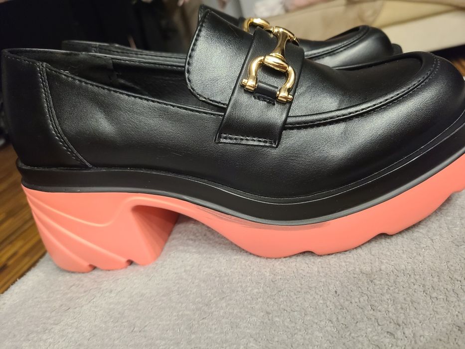 Buty damskie na obcasie i koturnie