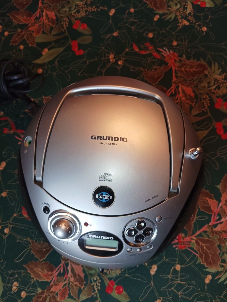 Radio  Grundig, CD odtwarzacz.