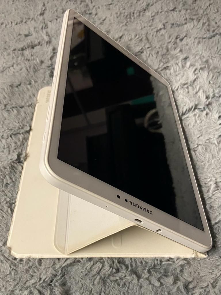 Samsung Galaxy Tab A z casem