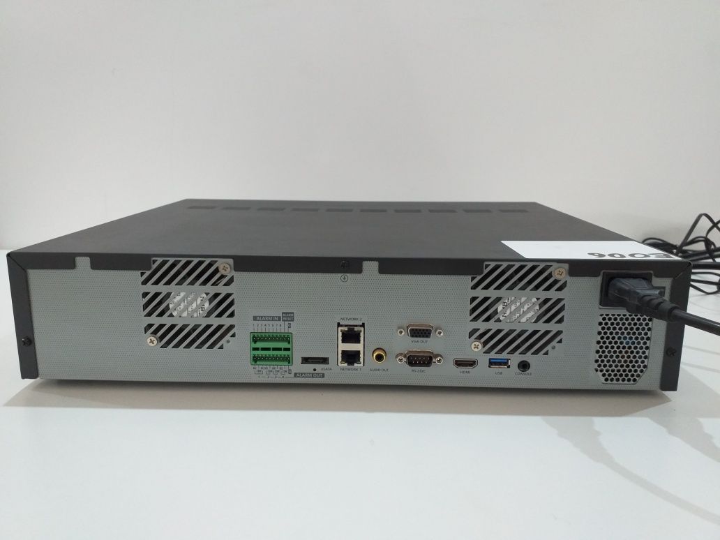 Wisenet 4K UHD Network Video Recorder XRN-1610 16-kanałowy NVR PoE