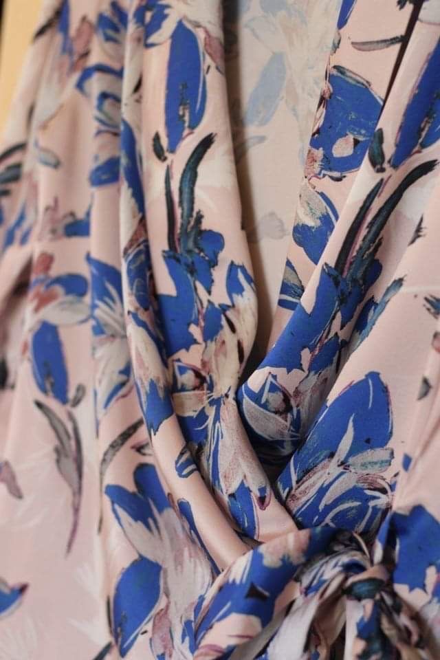 Promoção: Casaco efeito seda com padrão floral