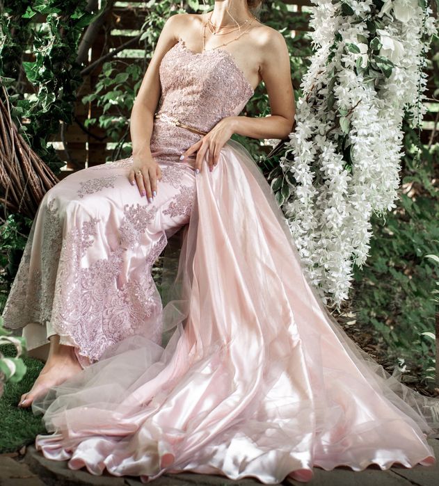 Оренда вечірньої сукні зі зйомною спідницею