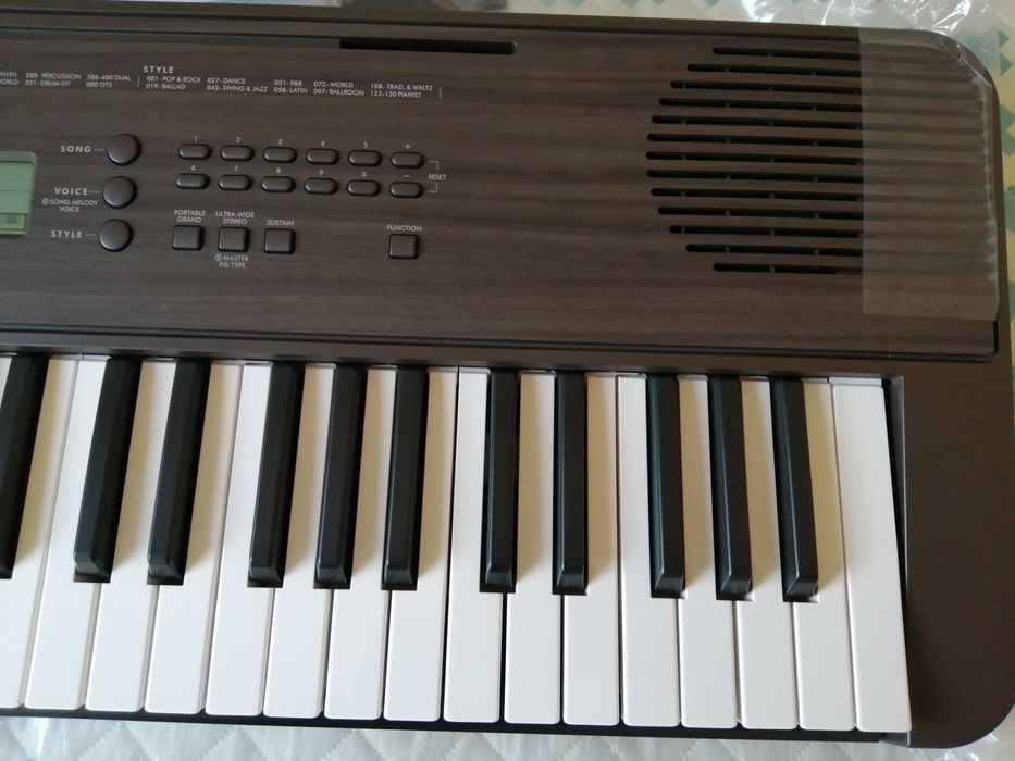 Yamaha PSR E360 Teclado Portátil Novo