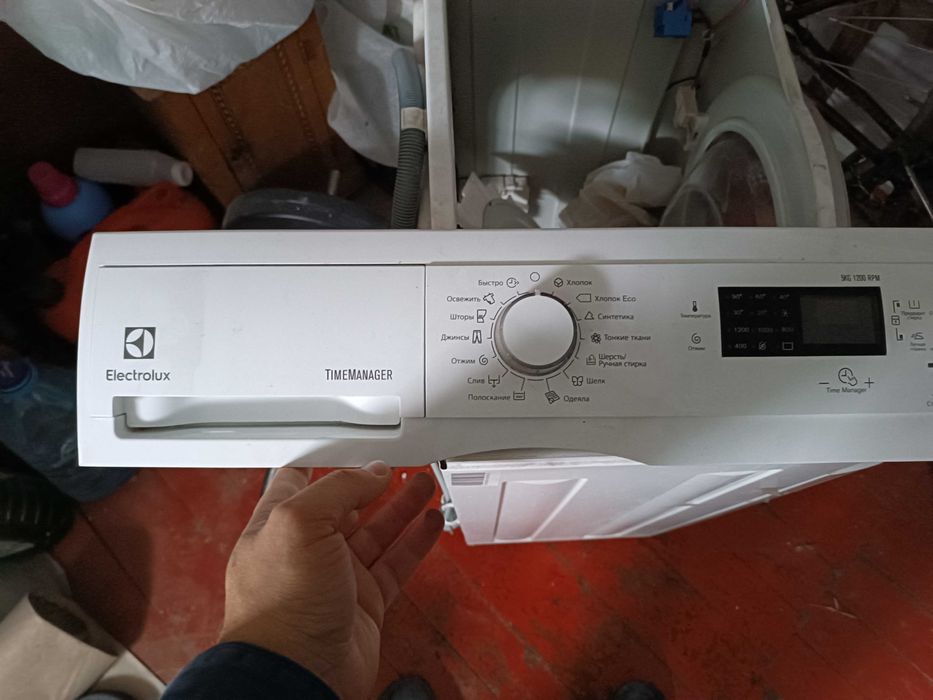 Стиральная машина Electrolux Time Manager 5 kg 1200rpm-(Позапчастинам)