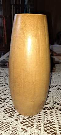 Stary drewniany wazon