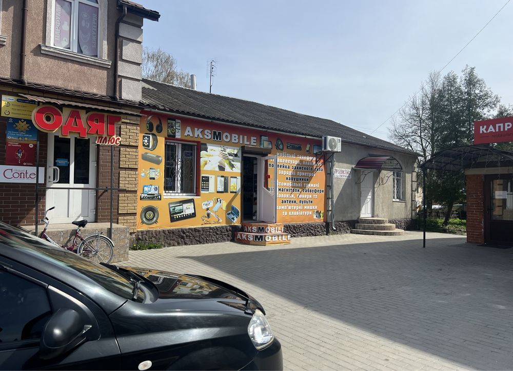 Продаж приміщення та земельної ділянки в центрі смт. Білогіря