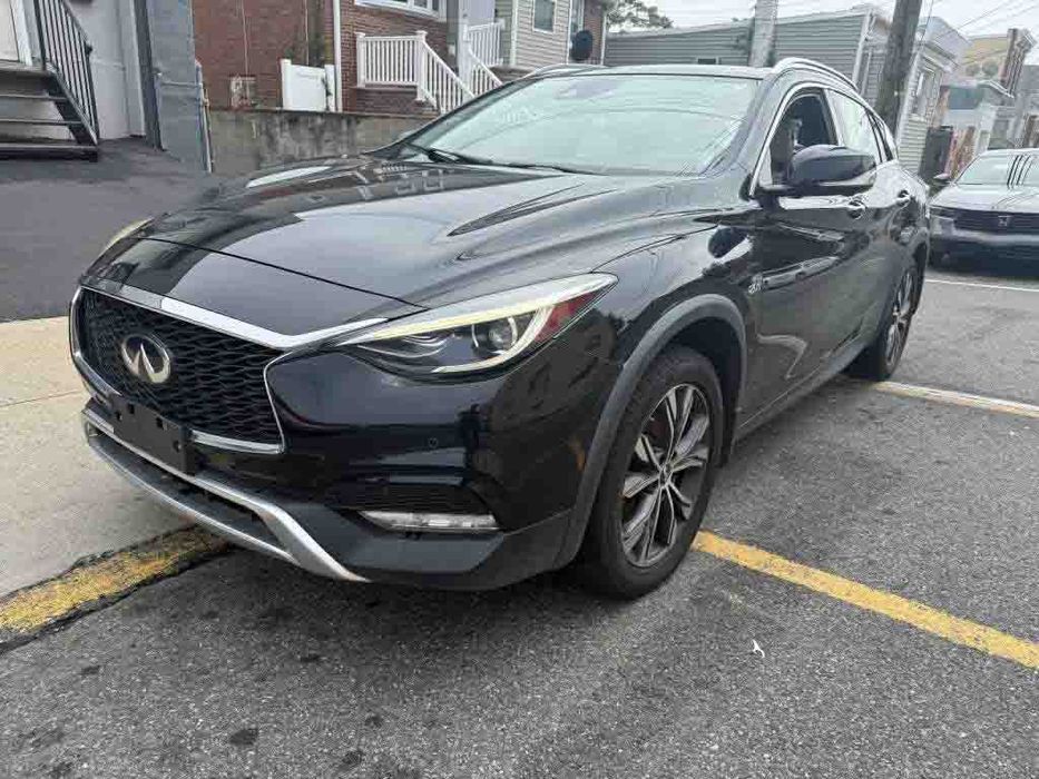 INFINITI QX30 Luxury      2017