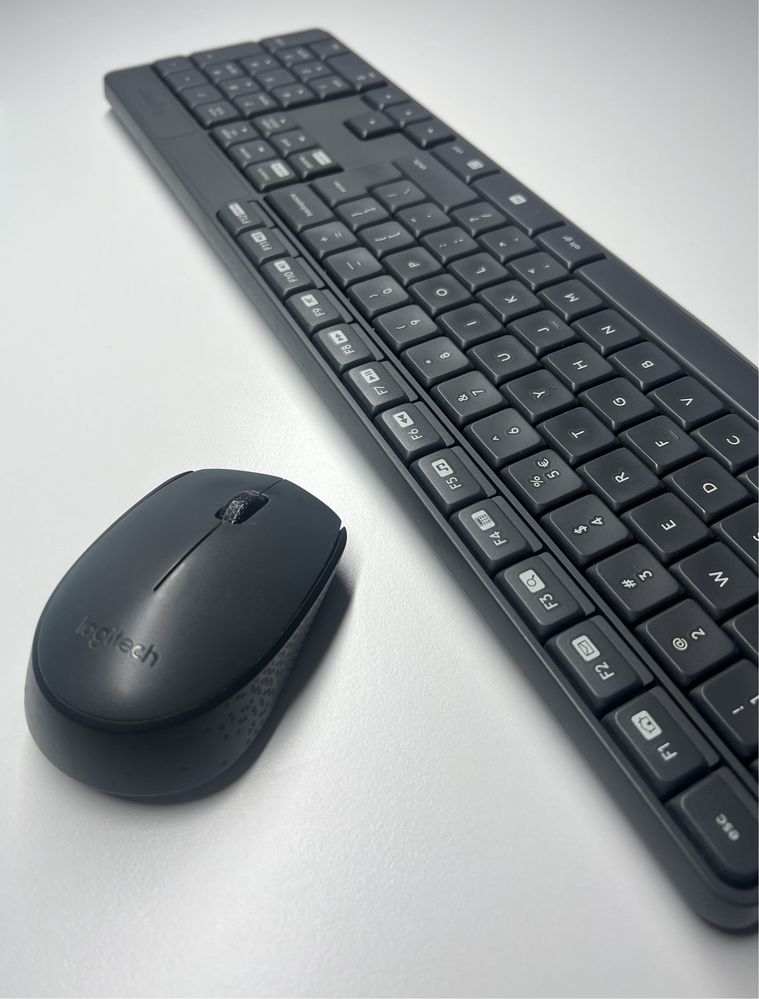 Zestaw trwałej bezprzewodowej klawiatury i myszy LOGITECH MK235 QWERTY