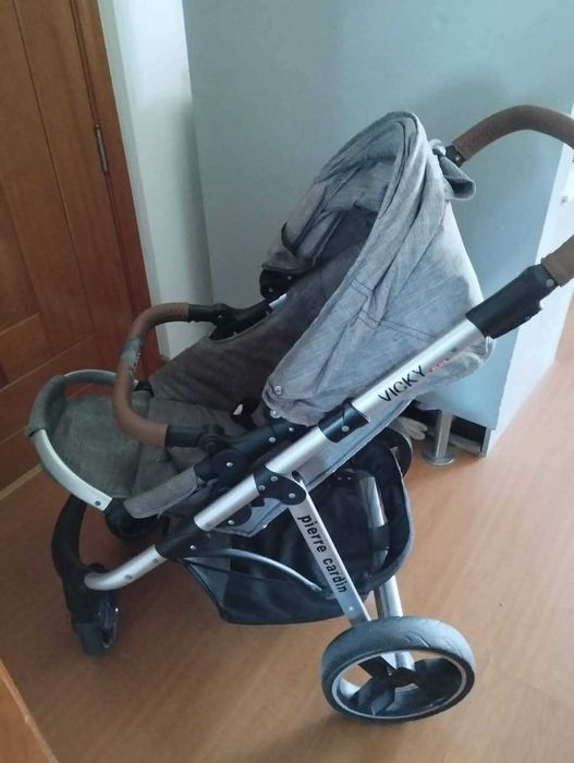 Carinho bebe com cadeirinha