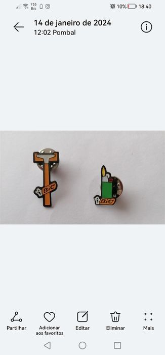 2 Pins com publicidade da marca francesa BIC
