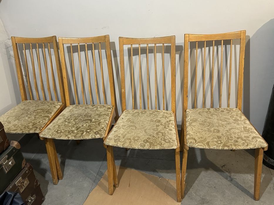 Sprzedam krzesła Rajmund Hałas typ 200-157