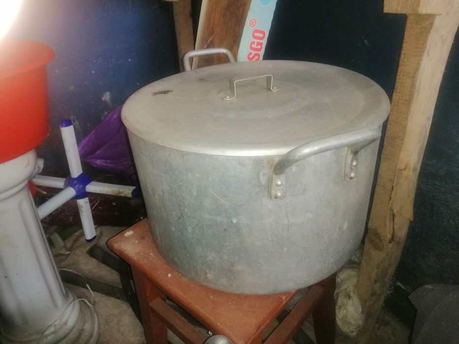 Алюмінієві каструлі, бідон