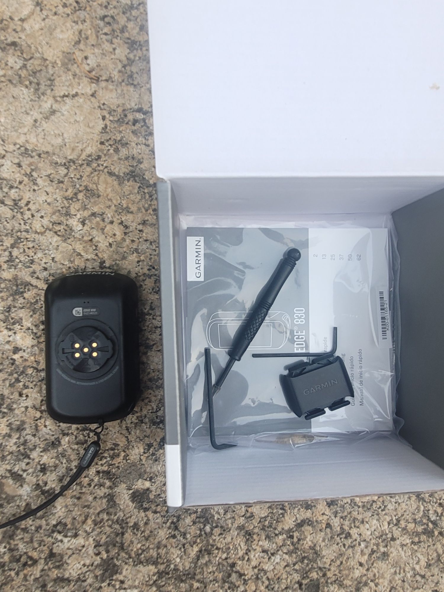 Garmin Edge 830 – GPS ciclismo com caixa e acessórios