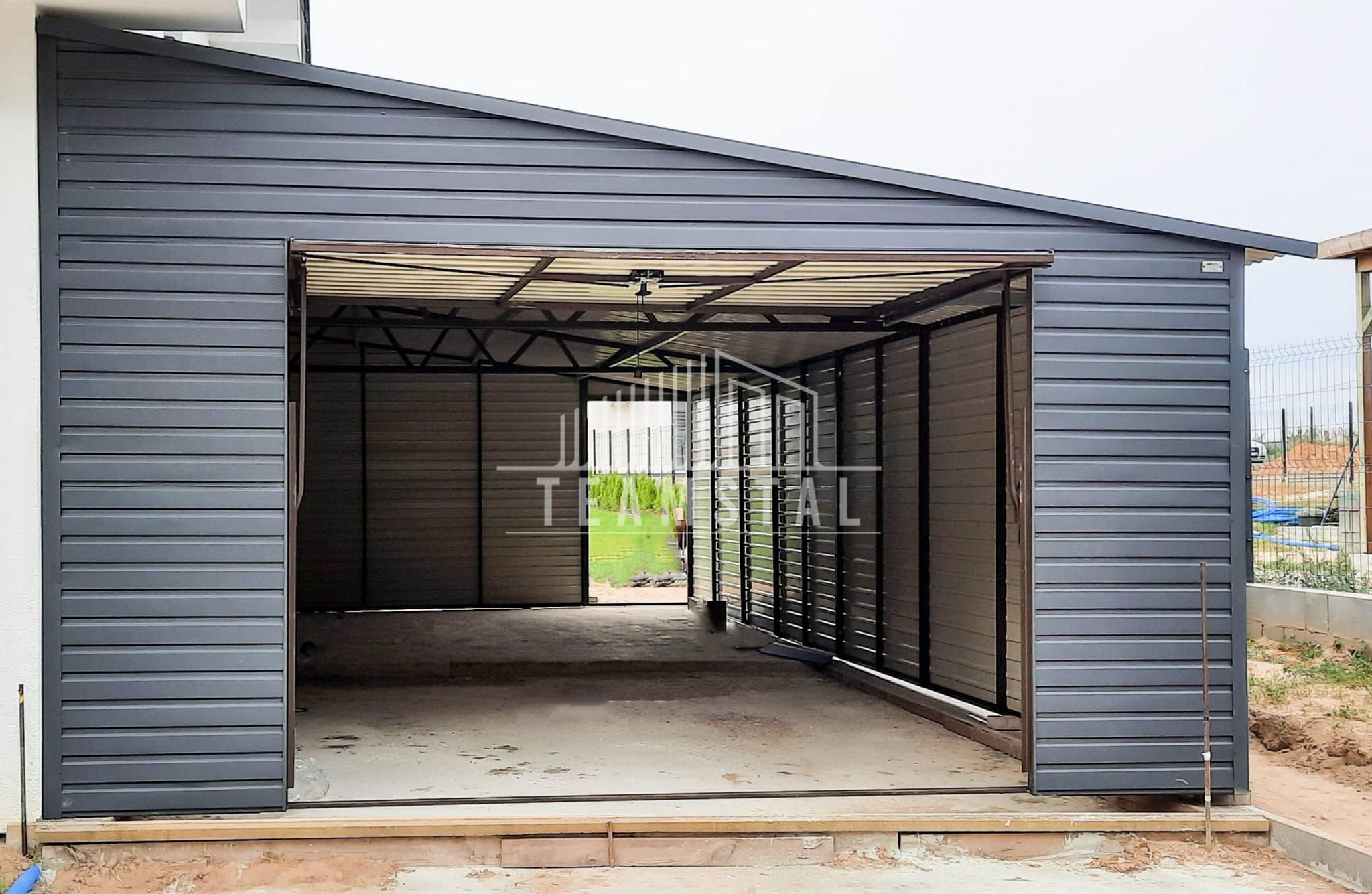 GARAŻ BLASZANY 5m x 8m - spad w prawo Brama drzwi antracyt TS291
