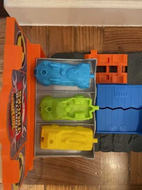Hot Wheels- estação das explosões