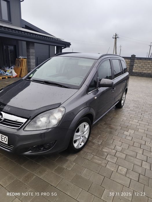 Opel zafira 1.7 дизель 2011 рік