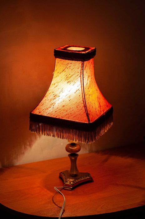Вінтажна настільна лампа з абажуром