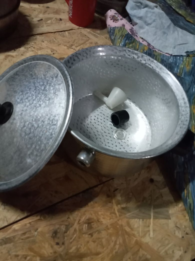 Кастрюля пароварка. Новая. 3 л. Полный комплект. В родной коробке.