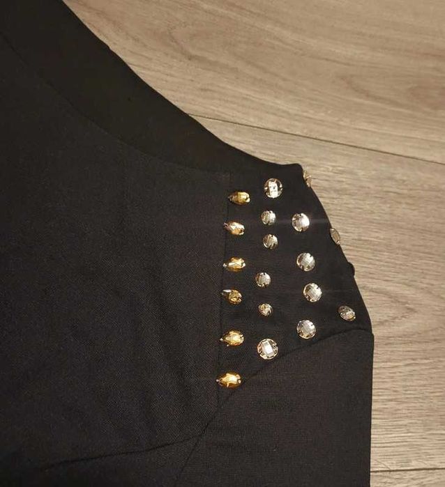 38 M Bonprix czarna sukienka dopasowana na ramionach ozdobne kamienia