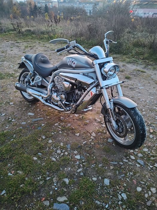 Motocykl Hyosung GV 650