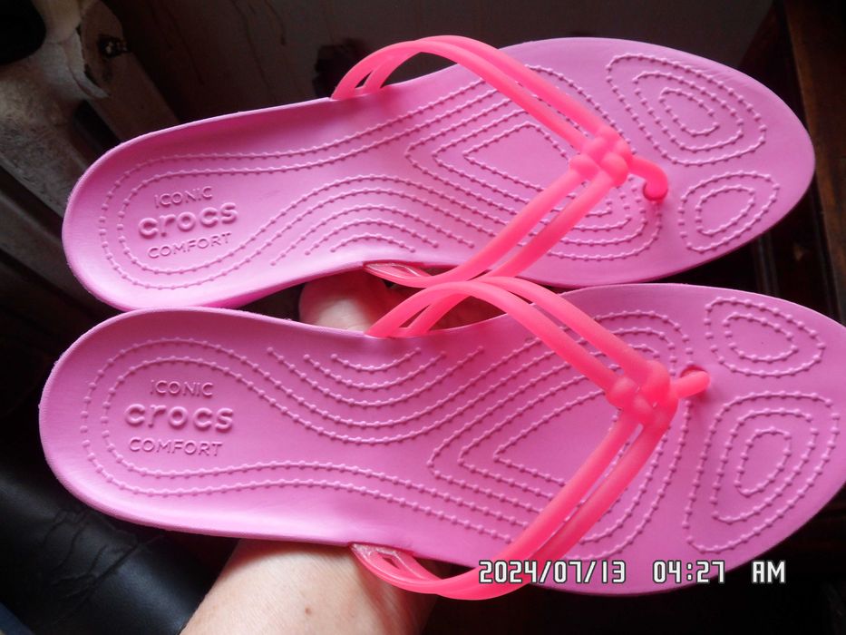 Crocs Isabella Iconic Comfort босоножки вьетнамки шлепанцы W 5