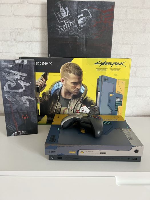 Xbox One X 1Tb Limited Edition Cyberpunk