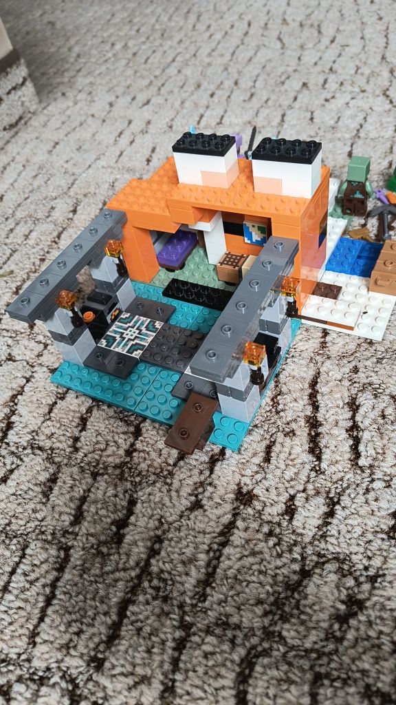Lego Minecraft siedlisko lisów i zbrojowania