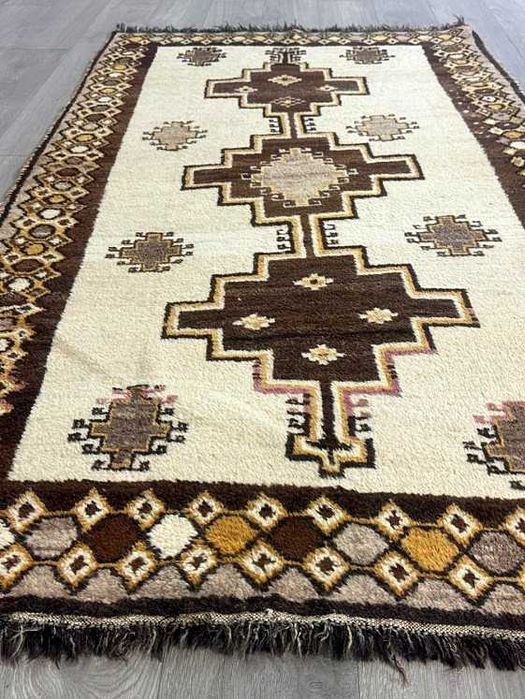 Tapete FAZENDEIRO ROMENO original (200x 118cm), de Lã, elaborado à mão