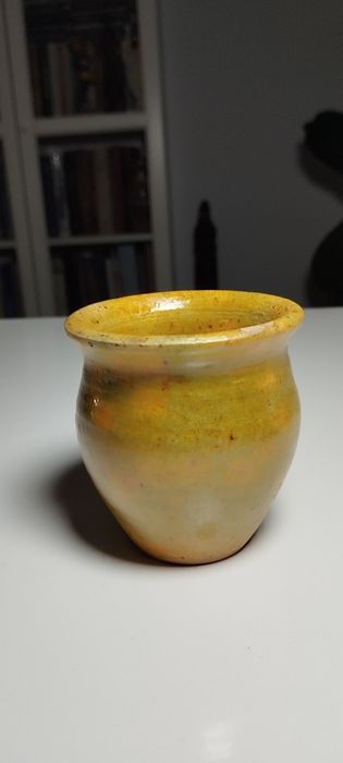 Nieduże naczynie - wazon lub czarka, wyjątkowy kolor