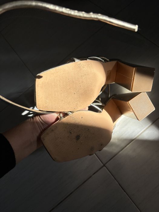 Sandalia Dourada Nova