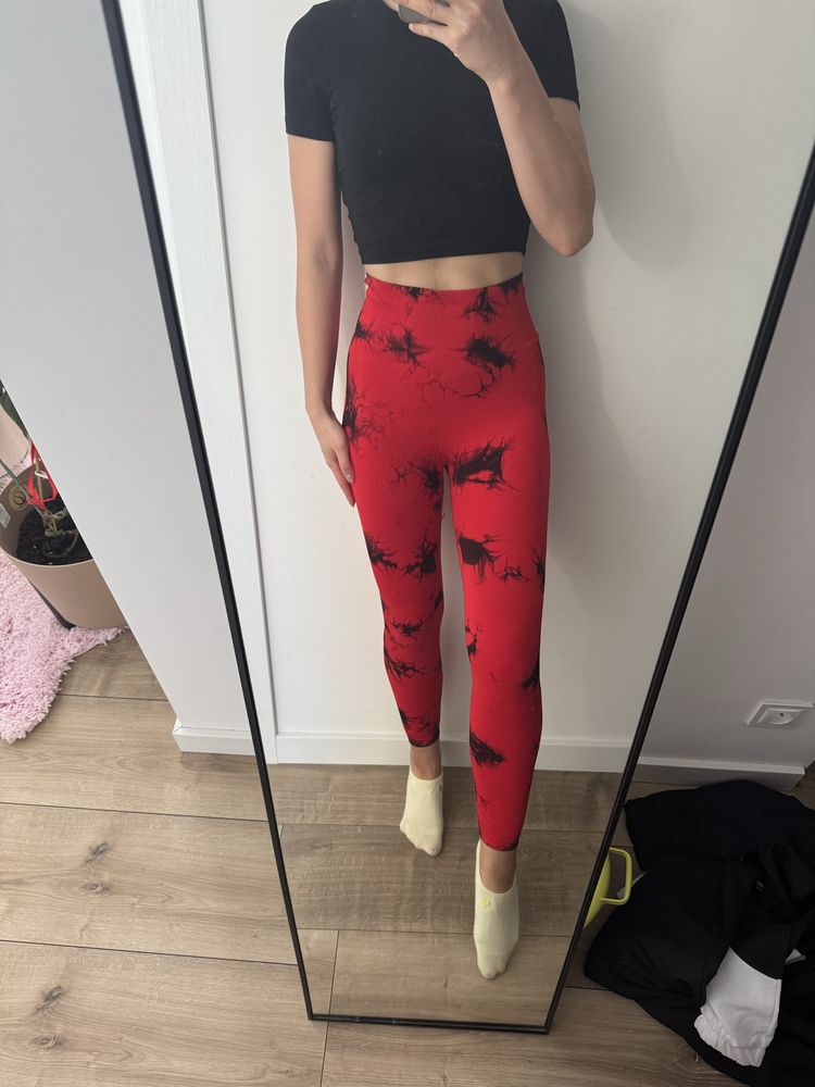 Legginsy wysoki stan uwypuklające pupę