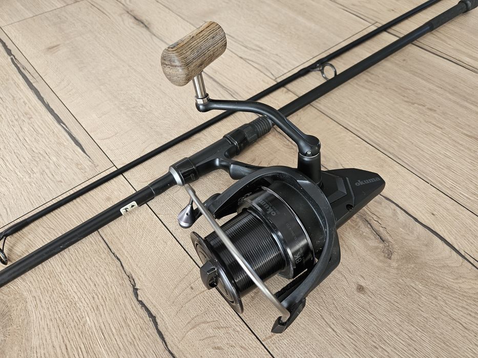 2x Okuma 8K, 2x wedka Prologic Custom black 3ft 3lb, pokrowiec Prologi
