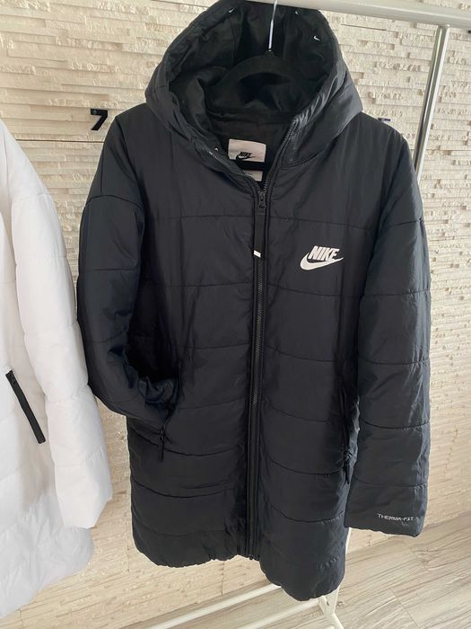 Rezerwacja Nike Kurtka płaszcz damski zimowy Nike Therma-Fit czarny