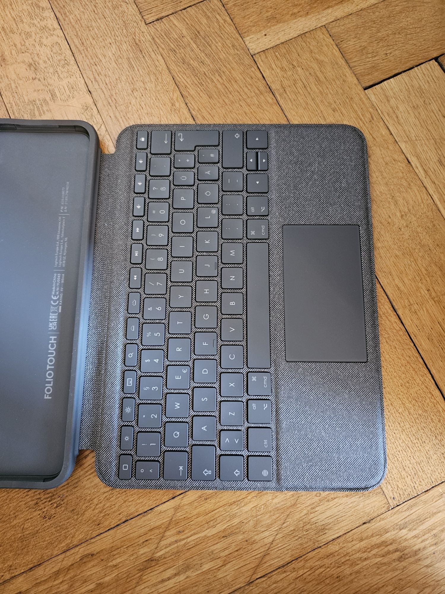 iPad Air 4 i 5 Logitech Folio Touch Etui Klawiatura 4 5 gen. Nie Combo