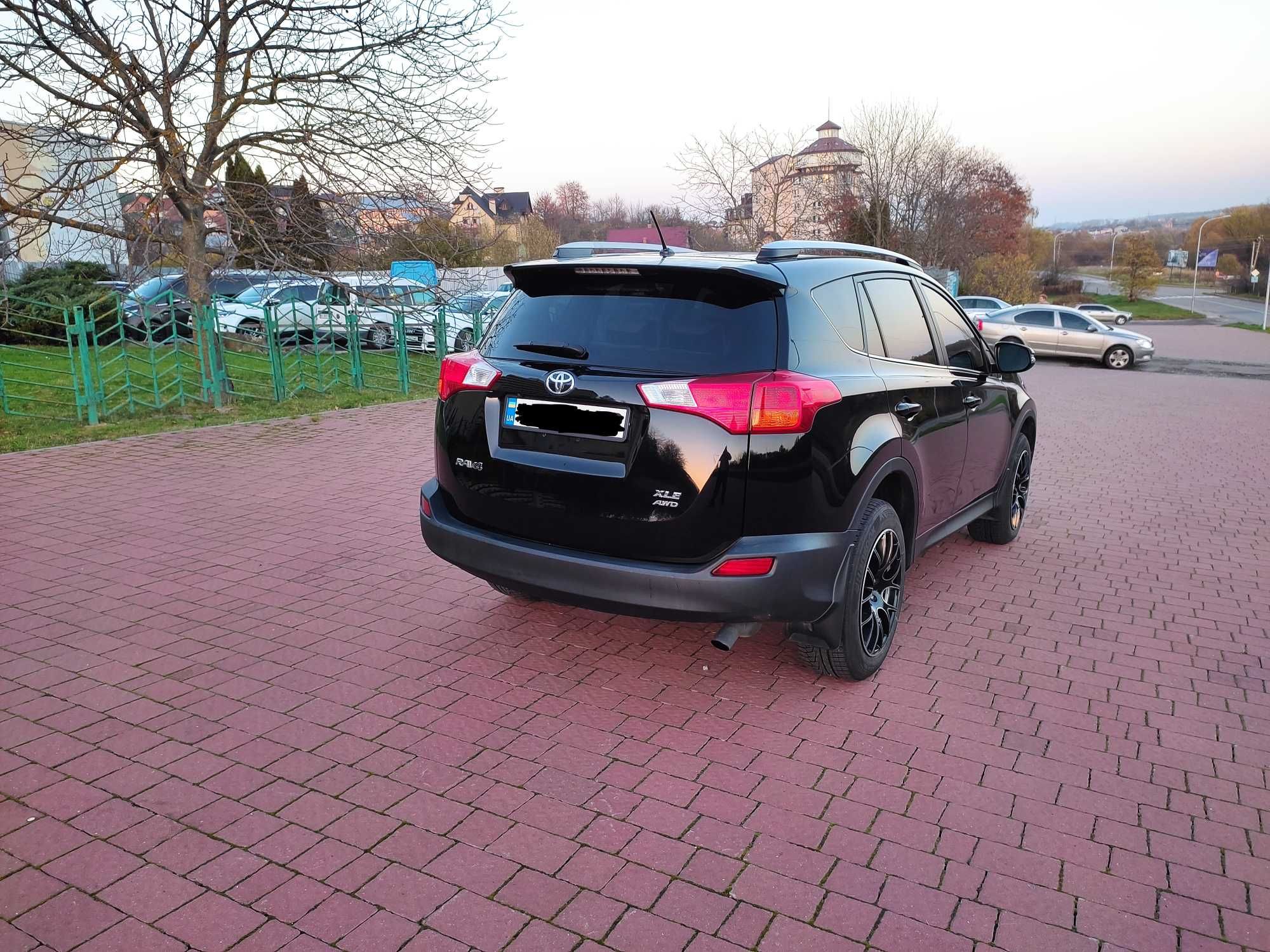 Toyota  RAV4  XLE