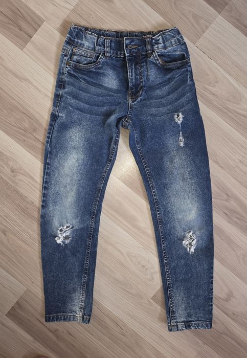 Spodnie Jeans z dziurami rozm.134