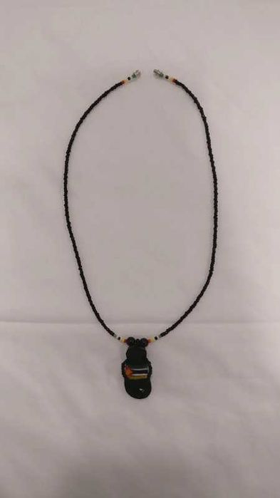 Colar de missangas com pendente Moçambique