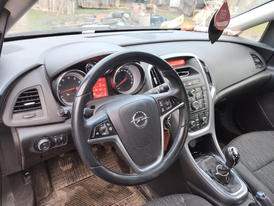 Opel Astra notchback 2019 r 1.4 140KM