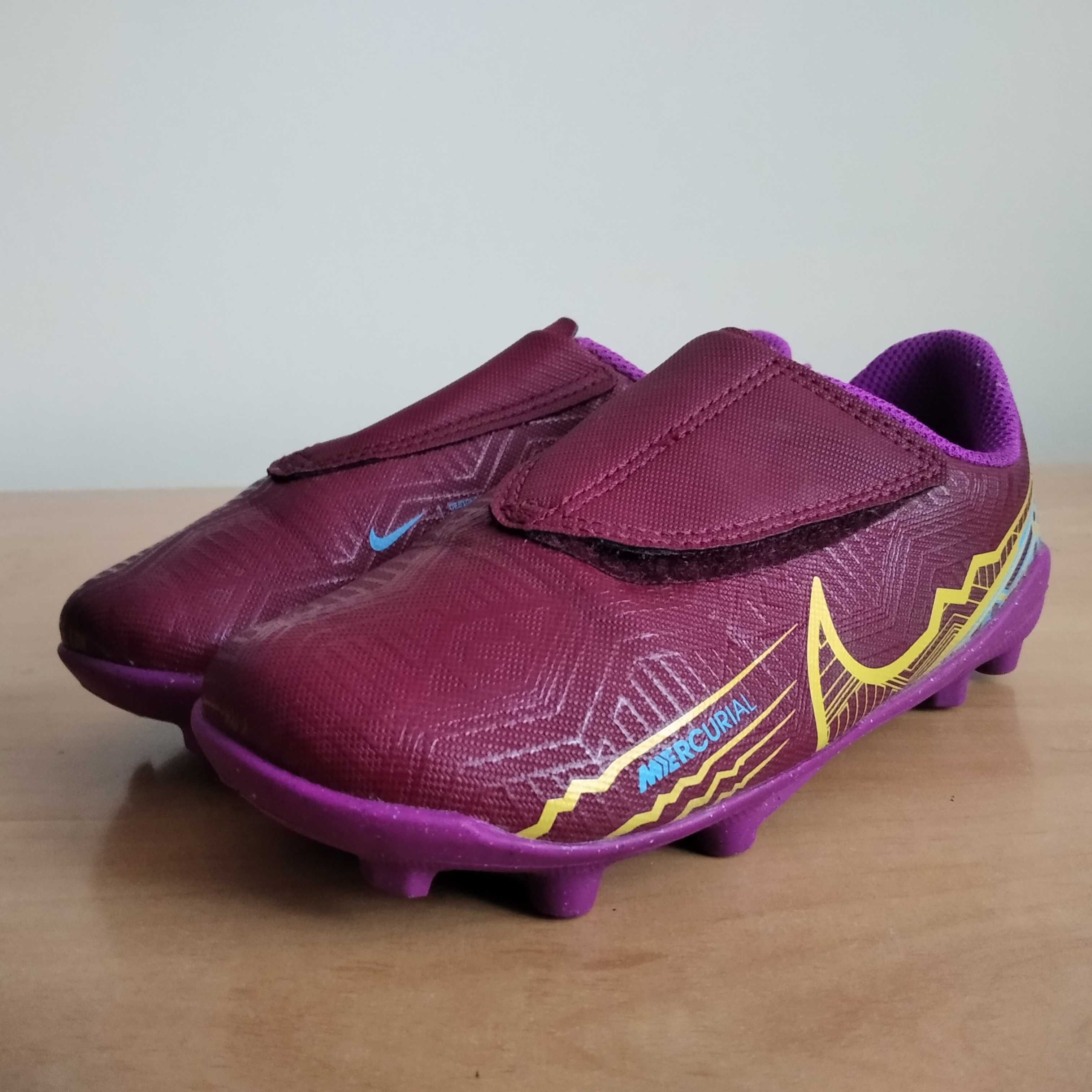 Dziecięce buty piłkarskie NIKE MERCURIAL VAPOR 15 CLUB MG roz eu-28.5