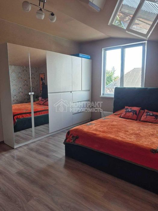 Продам сучасний будинок у самому центрі міста!