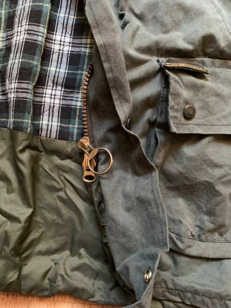 Продам оригинальную ваксовую куртку Dickies