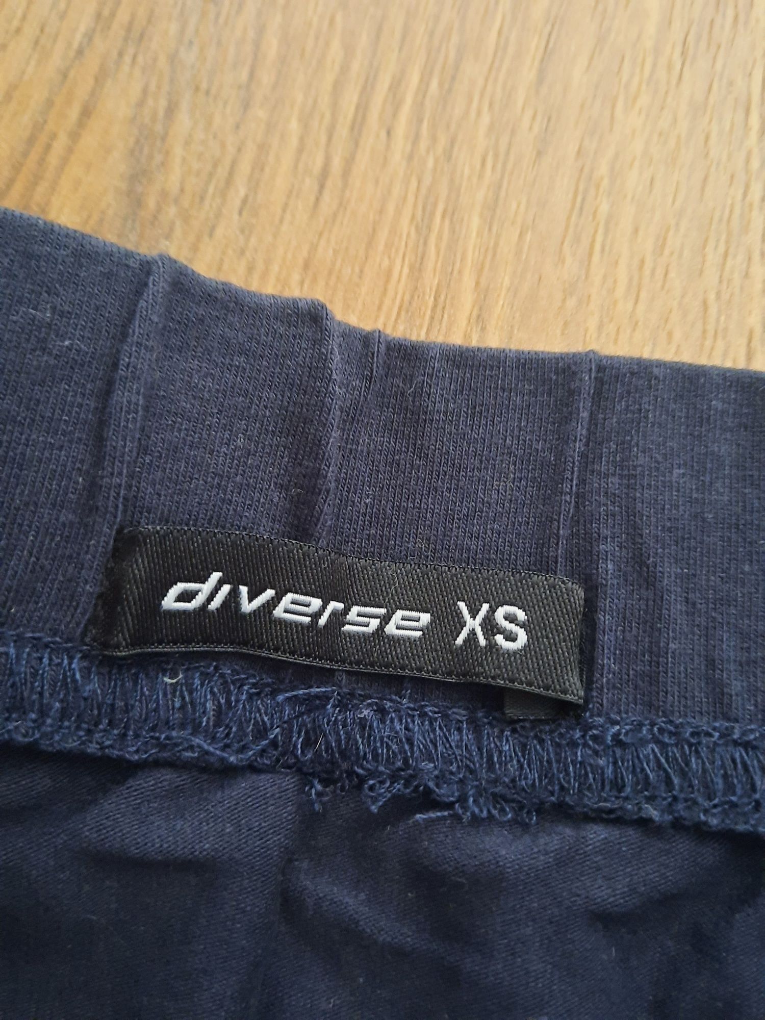 ołówkowa spódnica diverse XS